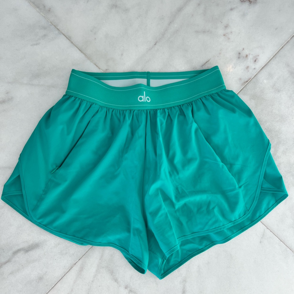 ALO SYoga Vibrant Green Sports Bra